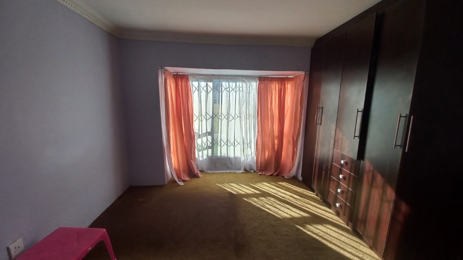 5 Bedroom Property for Sale in Ladybrand Free State